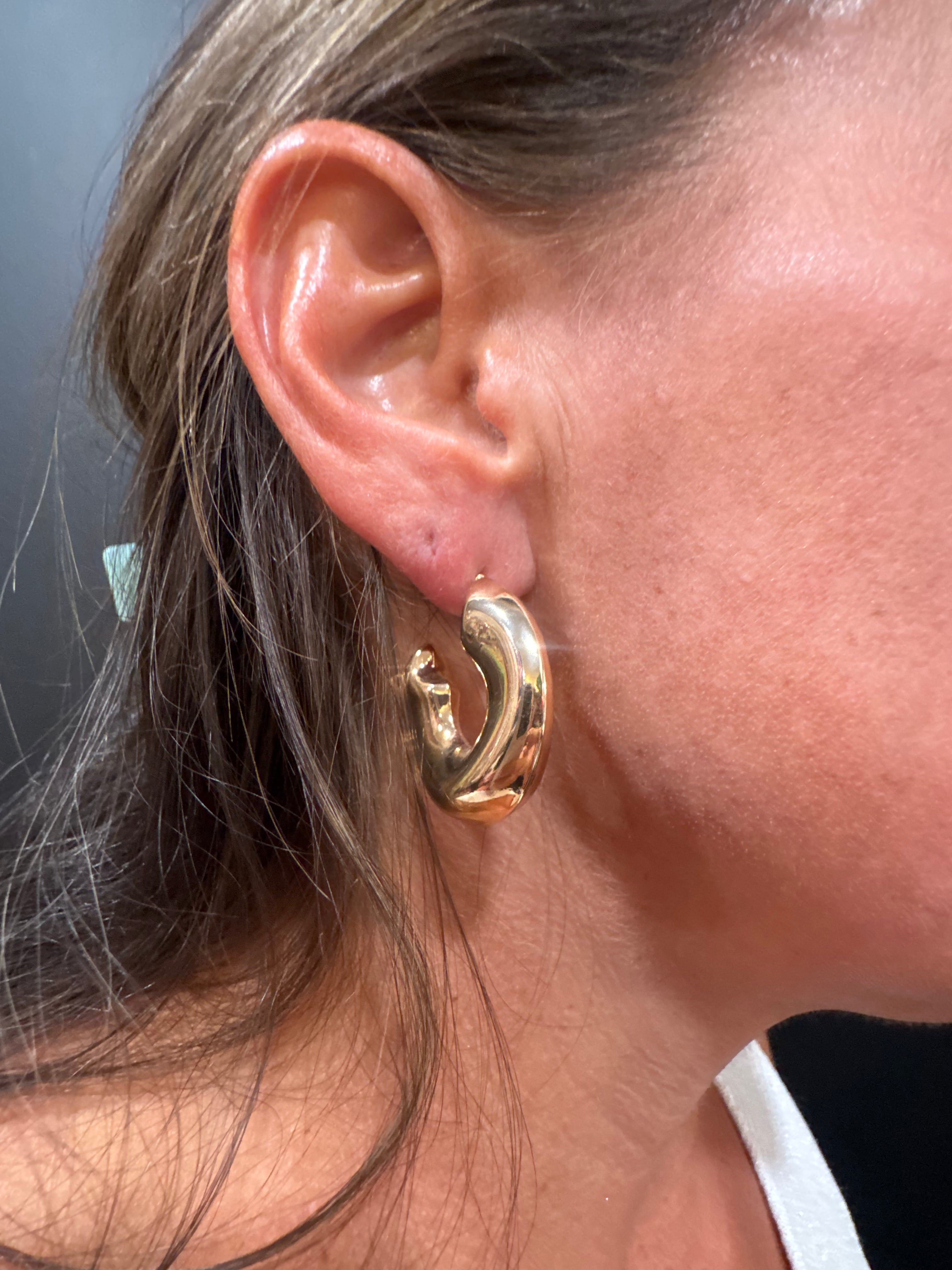 Small wavy hoop